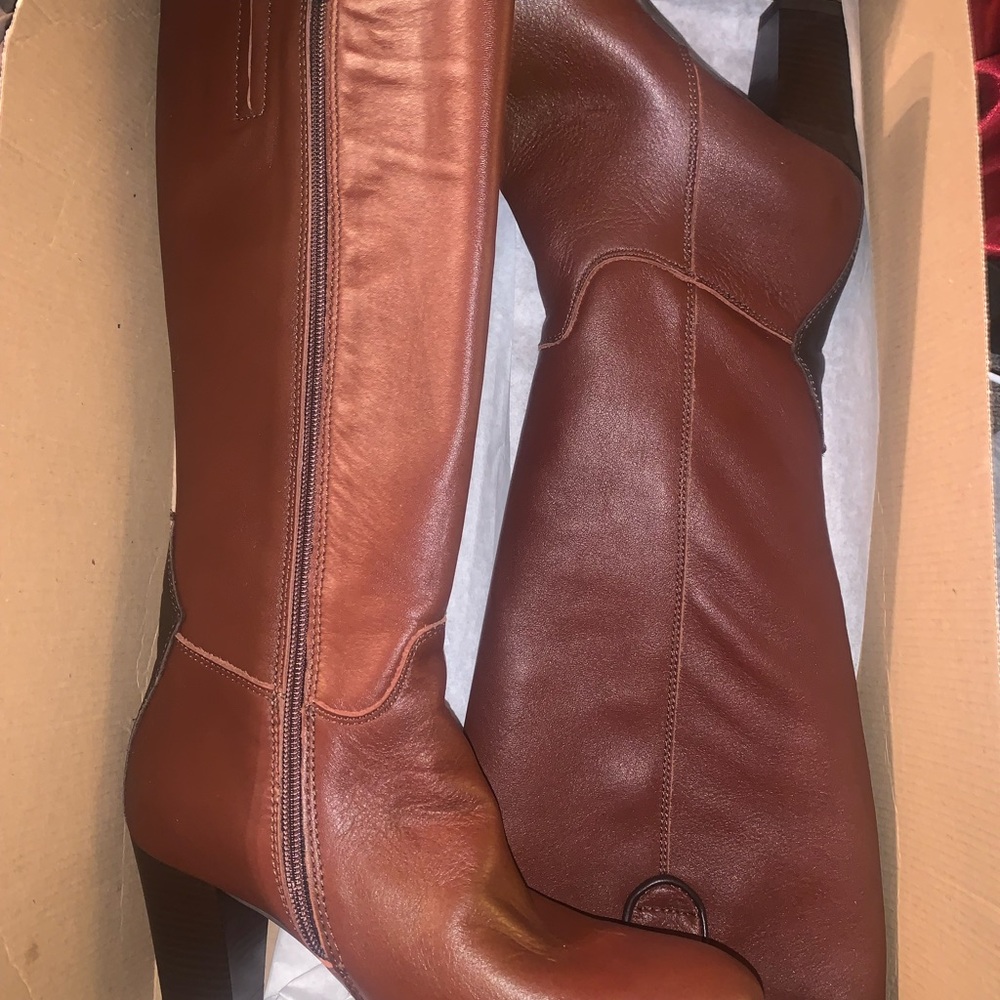 Heeled boots
